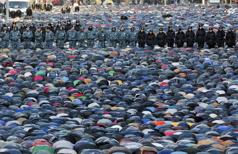 Muslims pray in Moscow